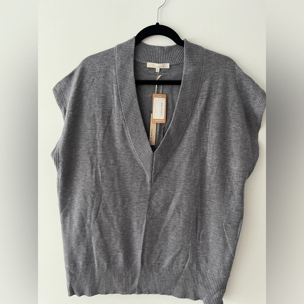 Grey sweater vest XL